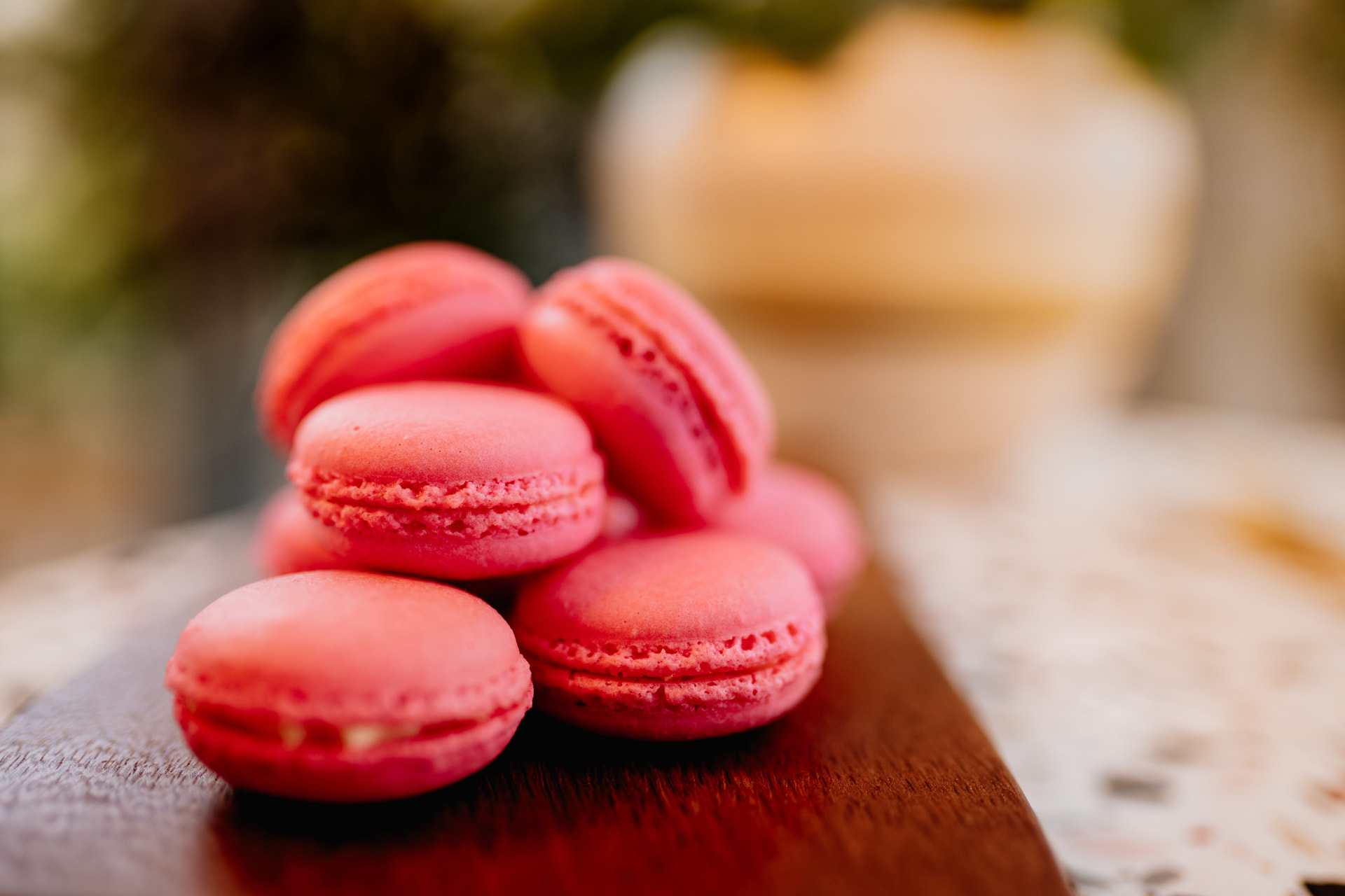 Macarons rosados com recheio cremoso